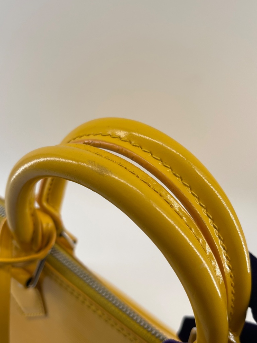 Louis Vuitton Alma Epi Leather - Picture 8 of 14